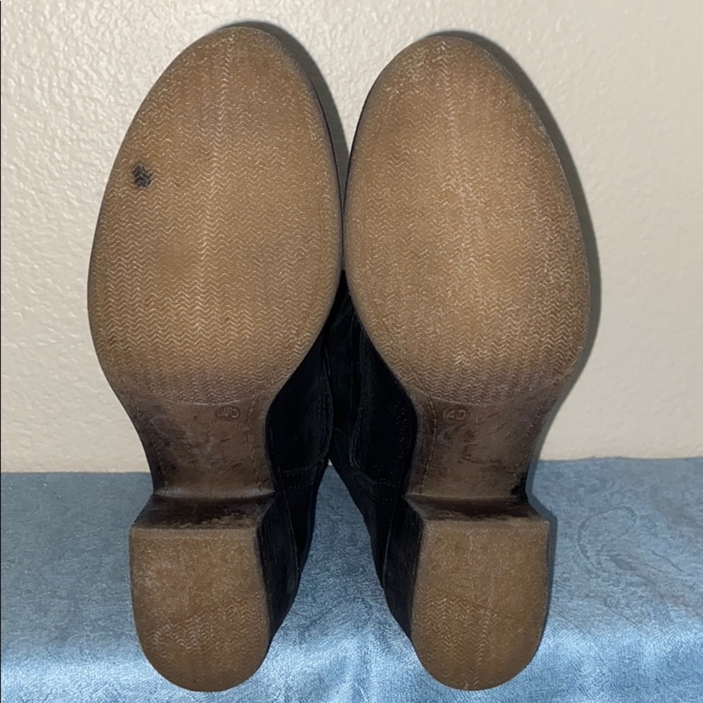 ✨Reduced AMAZING ankle booties w/a black buckle & patch - Picture 6 of 6